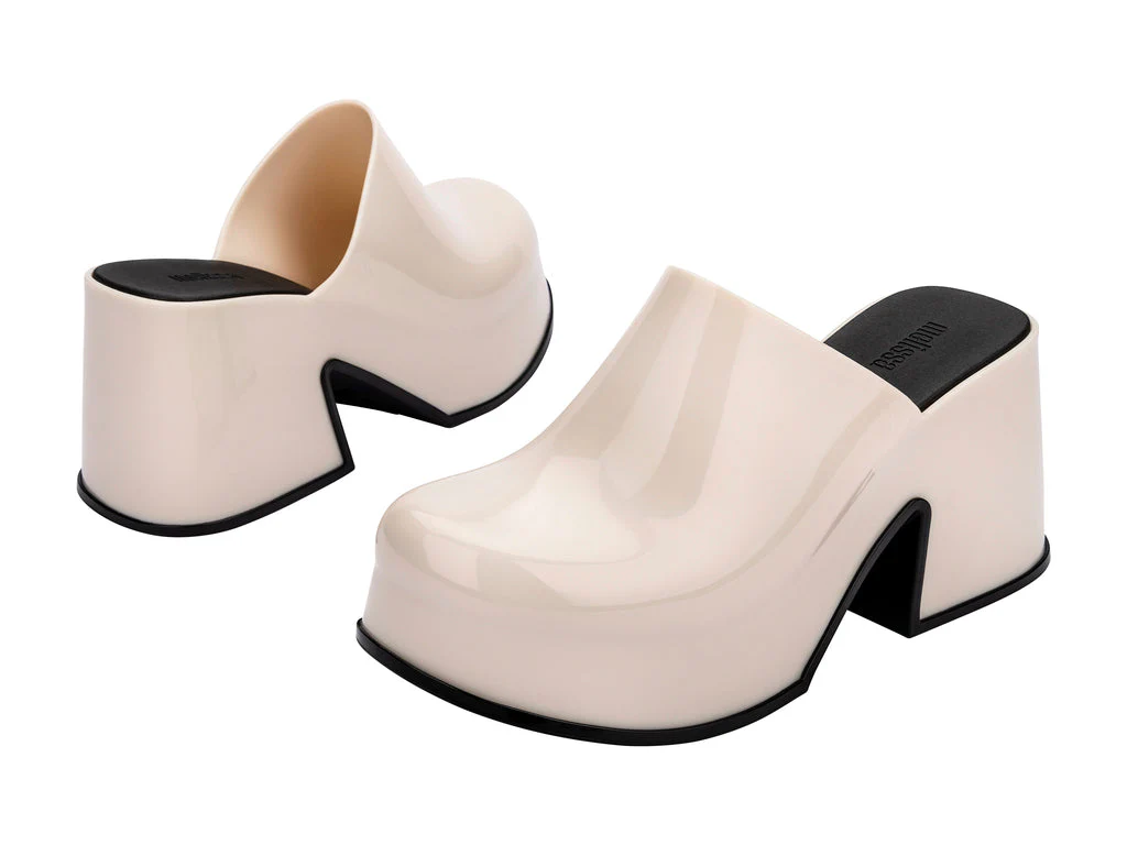 Mia - Image 7