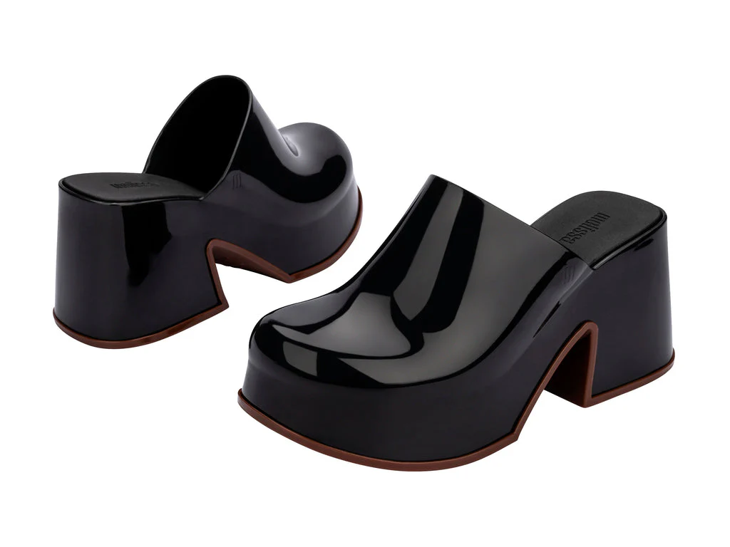 Mia - Image 7